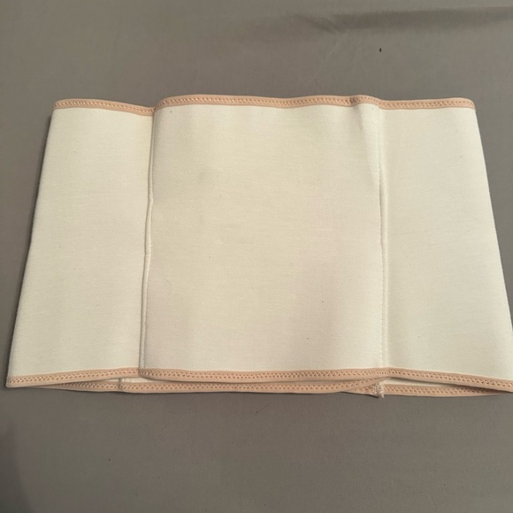 Shortie Postpartum Belly Wrap - Picture 3 of 5